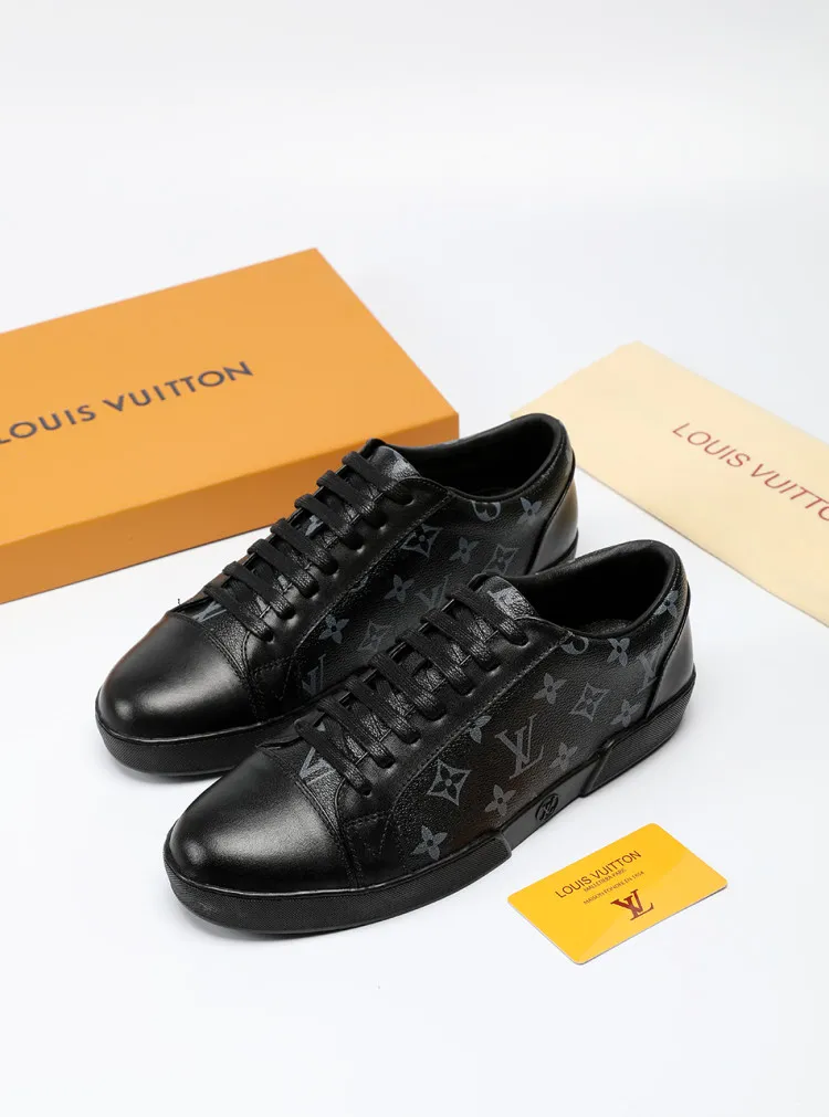Factory price: 360💰LV official website popular series🔥🔥: 2 production, selected high-end imported cowhide, sheepskin lining sheepskin pads, paired with Louis Vuitton Monogram Ecli men's shoes 💰se canvas and pure black rubber soles, the ultimate simple design, the perfect interpretation of the latest inspiration for shoes, the integration of classics and fashion, high-end quality, worthy of your possession. The bottom car line will never be unglued🏆🏆🏆Welcome all sellers to sell in the picture above. We can send one piece on behalf of you. The code number is 38-44 (45 codes can be customized)